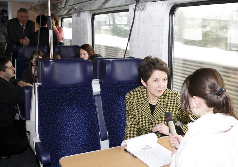 Nationalratspräsidentin Mag.a. Barbara Prammer  und Schueler aus Graz