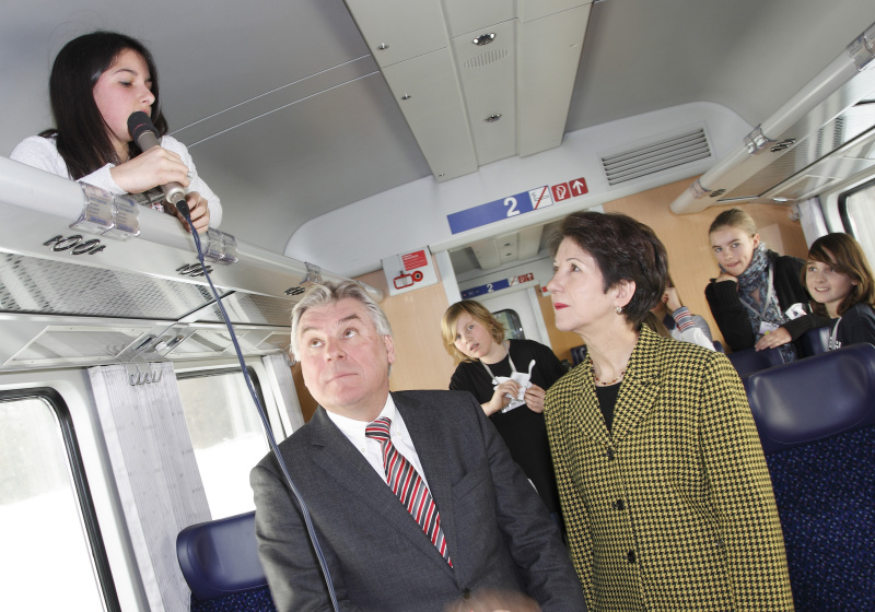 Bundesrat Wolfgang Erlitz und Nationalratspräsidentin Mag.a. Barbara Prammer  und Schueler aus Graz