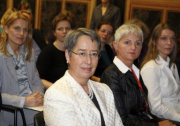 v.li. Margit Fischer,  Maria Roesslhumer - Geschäftsführerin des Vereins Autonome Österreichische Frauenhäuser, Maria Stern - Musikerin