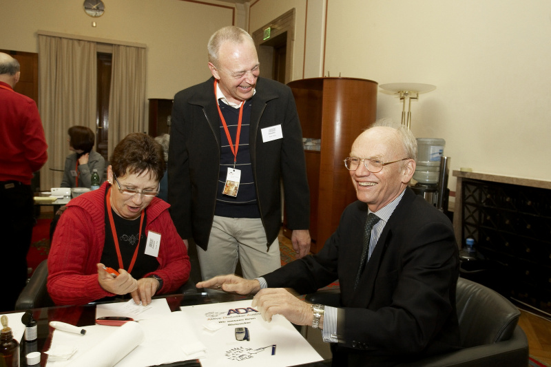 NR Abgeordneter Guenther Stumvoll beim Blutzuckertest.