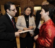 v.li. Veranstaltungsteilnehmer,  Bahar Muradova,  Nationalratspräsidentin Mag.a Barbara Prammer.