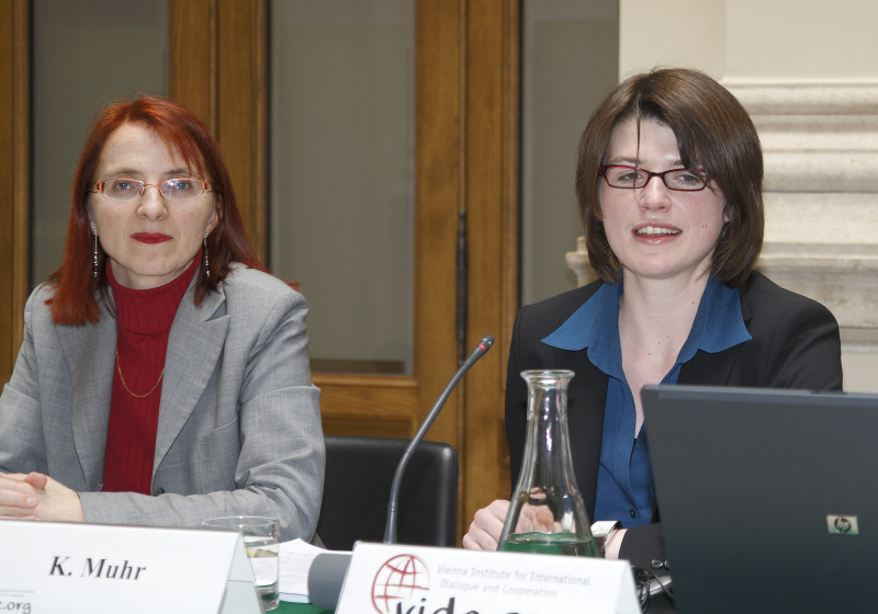 v.li.Dr. Elisabeth Klatzer- Oekonomin- Co-Autorin der Studie, Mag. Katharina Muhr- Oekonomin- Co-Autorin der Studie,