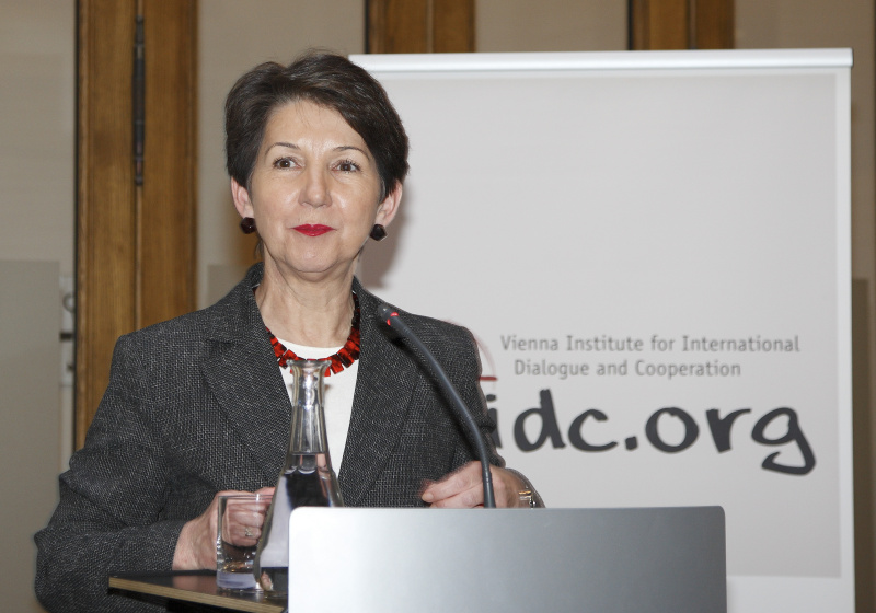 Mag.a Barbara Prammer - Praesidentin des Nationalrats, Kuratoriumspraesidentin des vidc am Rednerpult.