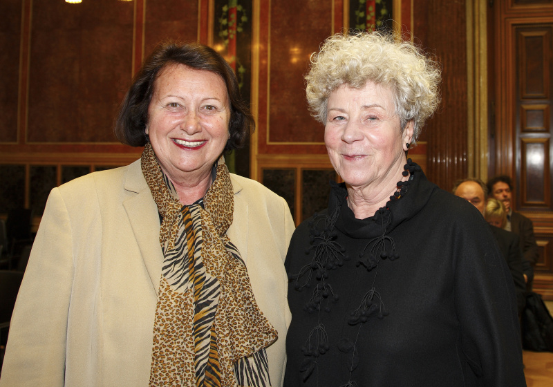 v.li. Hilde Hawlicek und Grita Insam