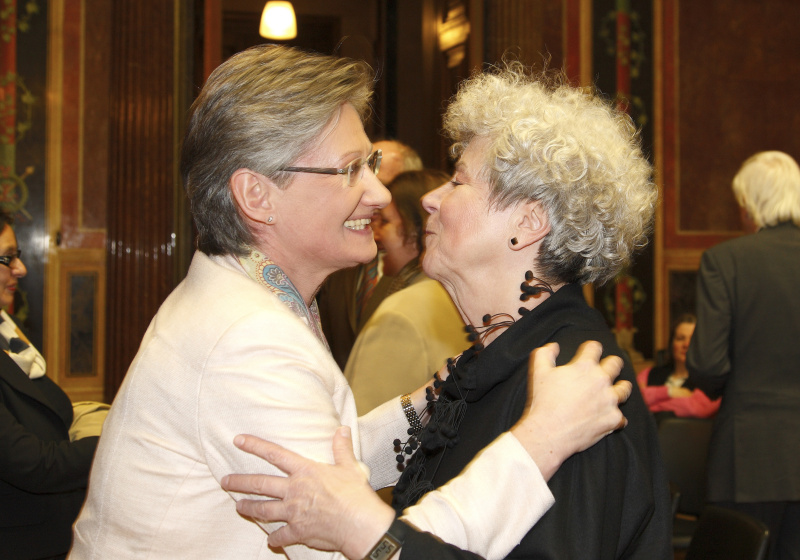 v.li. Dr. Claudia Schmied - Bundesministerin fuer Unterricht und Grita Insam