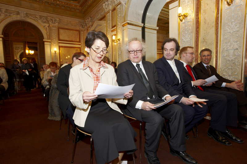 Barbara Prammer- Praesidentin des Nationalrates, Lorenz Mikoletzky- oesterreichisches Staatsarchiv, Richard Steurer - Musikwissenschafter, Peter Fritz und Parlamentsdirektor Georg Posch (v.L.n.R)