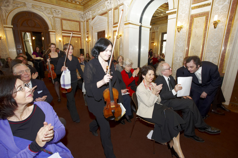 Christine Muttonen- Abgeordnete SPOE, Einzug Koehne Streichquartett, Barbara Prammer- Praesidentin des Nationalrates, Lorenz Mikoletzky - oesterreichisches Staatsarchiv, Richard Steurer- Musikwissenschafter, (v.L.n.R)