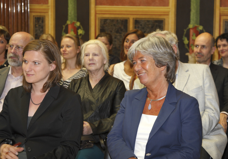 1.R. v.li. Mag. Sandra Konstatzky  und Heide Schmidt