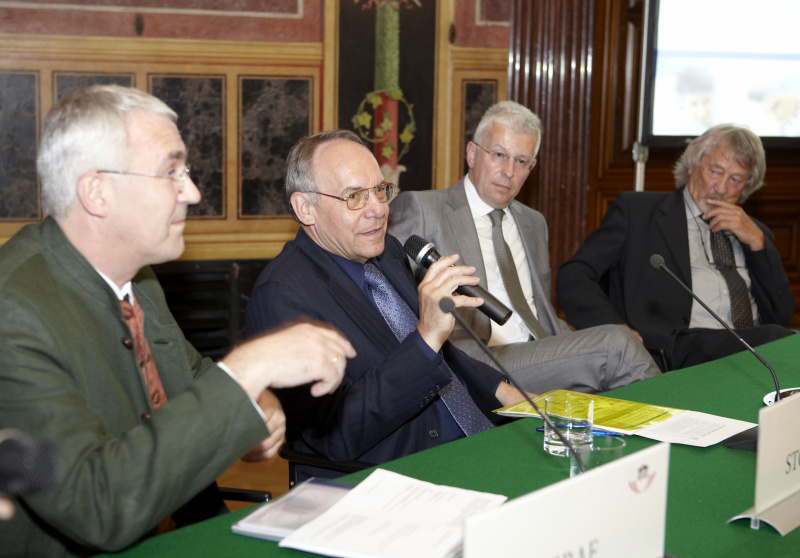 v.li. Dritte Praesident des Nationalrates Dr. Martin Graf, Prof. DI Dr. HC Juergen Stockmar, Dr. Klaus Pseiner, em. o. Univ.-Prof. Dipl.-Ing. Dr. Helmut Detter, bei der Podiumsdiskussion