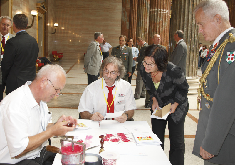 v.li. v.li. Michael Szucsits, Adolf Tuma, Mag. Christine Muttonen - Abgeordnete zum Nationalrat und ein Veranstaltungsteilnehmer