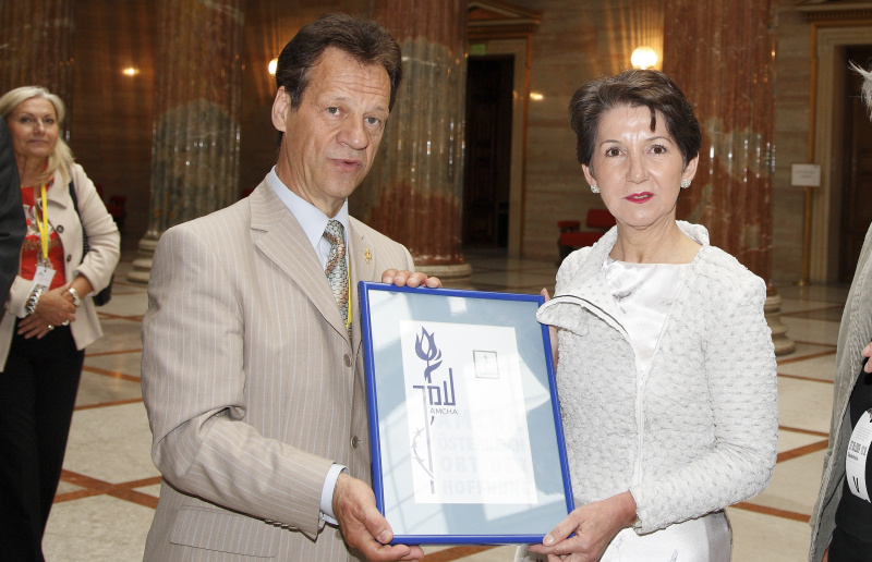 v.li. Mag. Karl Semlitsch - Generalmajor i.R. und Mag. Barbara Prammer - Praesidentin des Nationalrates