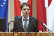 Christoph Konrath von der Parlamentsdirektion am Rednerpult