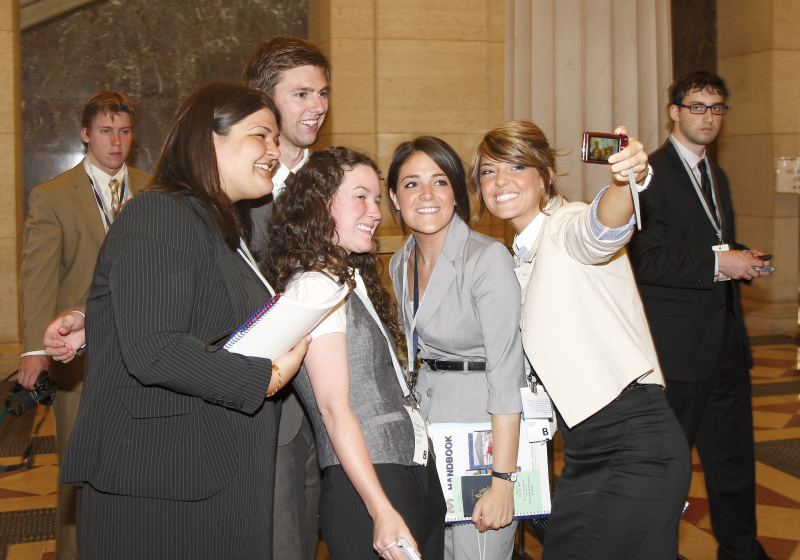 SchülerInnen fotografieren selbst.