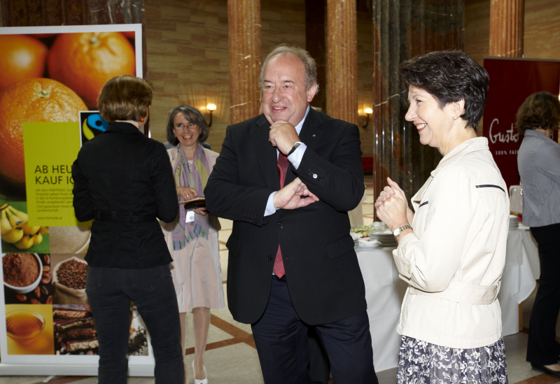 Praesidentin Mag.a Barbara Prammer (R) und Zweiter Praesident Fritz Neugebauer (L) im Gespraech.