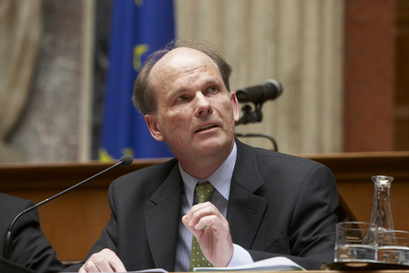 Dr. Ambros Kindel APA