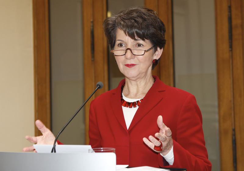 Mag. Barbara Prammer - Praesidentin des Nationalrates am Rednerpult.