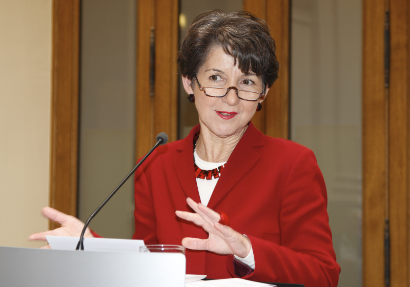 Mag. Barbara Prammer - Praesidentin des Nationalrates am Rednerpult.