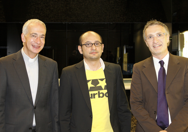 v.li. Msgr. DDr. Michael Landau - Caritasdirektor der Erzdioezese Wien, Arash T. Riahi - Regisseur und  einVeranstaltungsteilnehmer