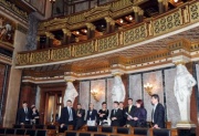 Besichtigung des Historischen Sitzungssaales mit Bundesratspräsident Harald Reisenberger (5.v.li.); Dr. Christoph Konrath - Parlamentsdirektion (8.v.li) und Mag. Blaz Kavcic (10.v.li)