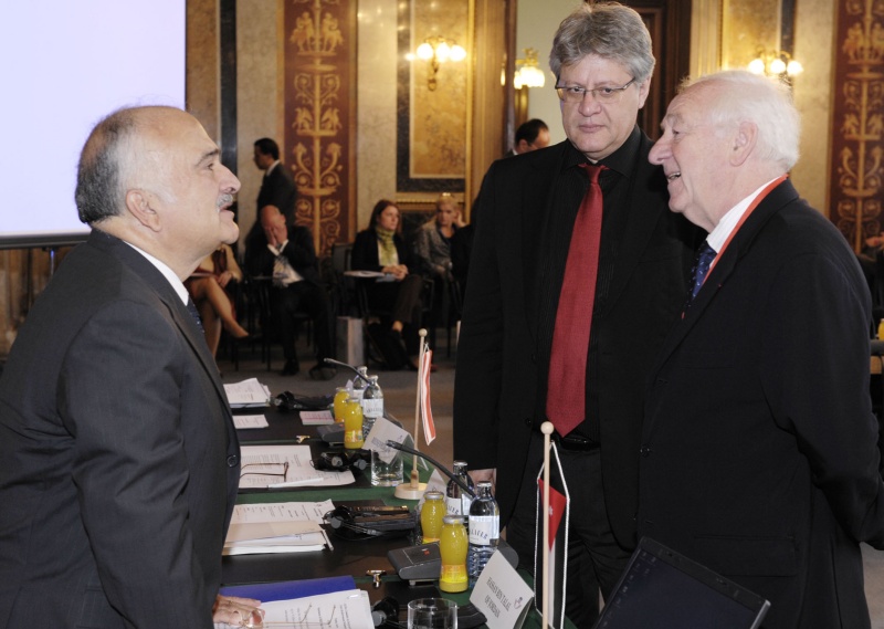 v.li Seine Königliche Hoheit Prinz Hassan Bin Talal von Jordanien; Bundesrat Steffan Schennach; Senator Robert Del Picchia