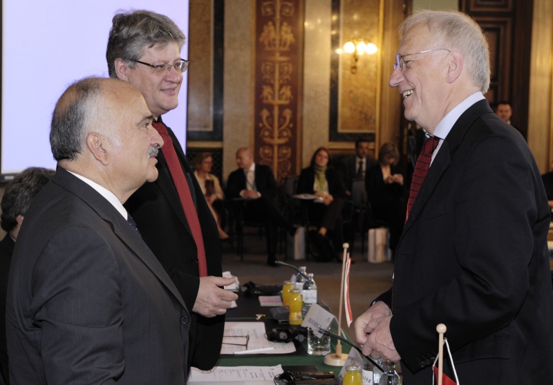 v.li Seine Königliche Hoheit Prinz Hassan Bin Talal von Jordanien; Bundesrat Stefan Schennach; Michael Knies Desertec