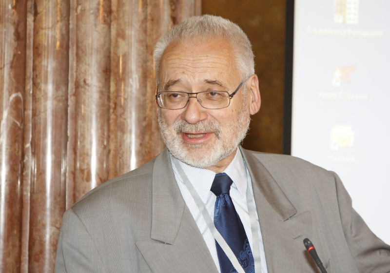 Dr. Erhard Busek am Rednerpult.