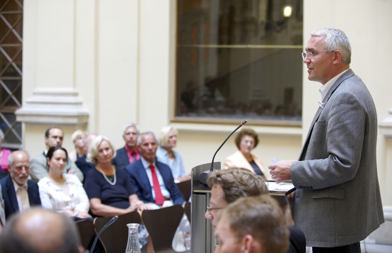 Dritter Nationalratspraesident Martin Graf am Rednerpult