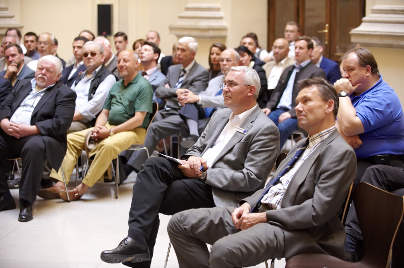 Dritter Nationalratspraesident Martin Graf als Zuhoerer im Auditorium
