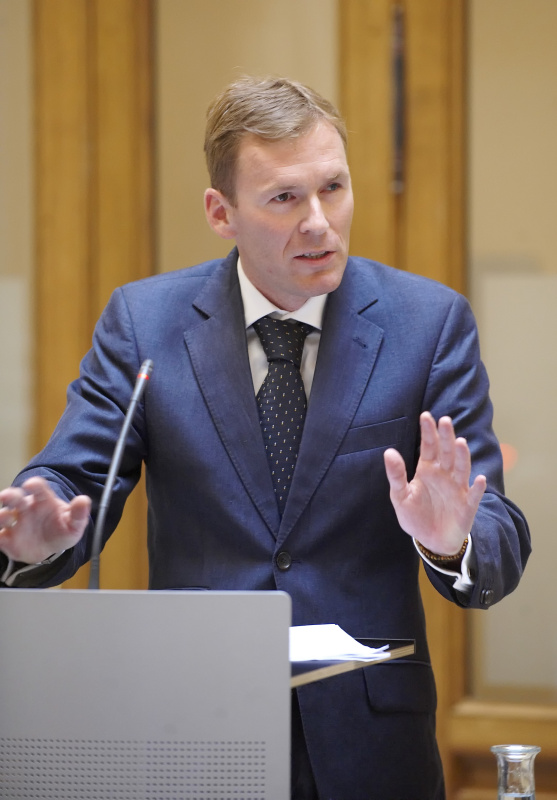 Rechtsanwalt  Dr. Eike Lindinger am Rednerpult