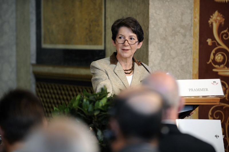 Nationalratspräsidentin Mag.a Barbara Prammer am Rednerpult.