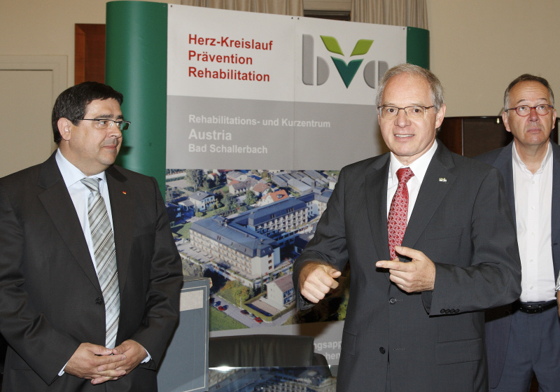 v.li. Nationalratsabgeordneter Oswald Klikovits, Dr. Gerhard Pressl - stellvertr. Generaldirektor der BVA und ein Veranstaltungsteilnehmer