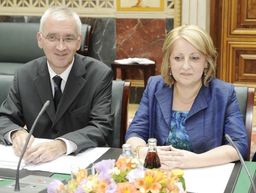 Serbische Delegation mit Prof. Dr. Slavica Djukic-Dejanovic - Präsidentin der Volksversammlung der Republik Serbien (2.v.li.)