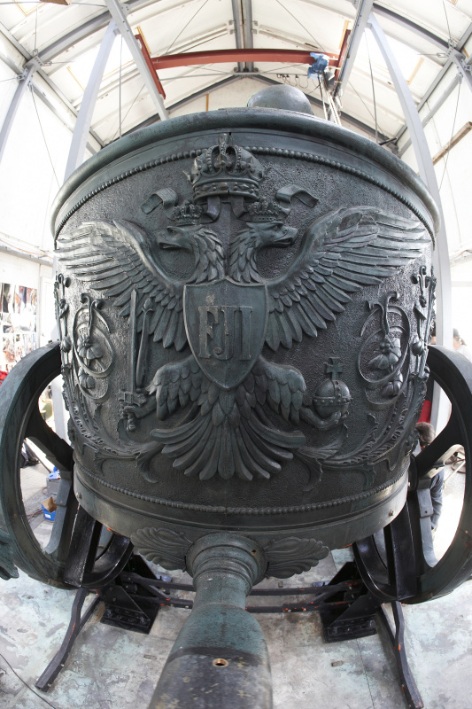 Reparaturarbeiten an der letzten Quadrige am Dach des Parlaments - Detail des Streitwagens.