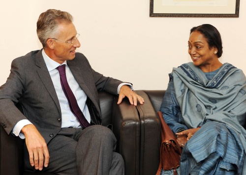 Parlamentsdirektor Dr. Georg Posch im Gespräch mit  der Präsidentin des indischen Lok Sabha Meira Kumar