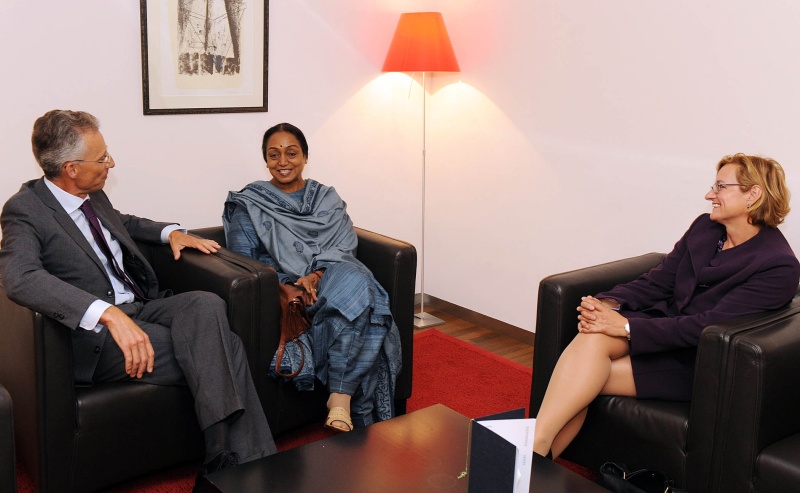 v.li. Dr. Georg Posch - Parlamentsdirektion; Meira Kumar - Präsidentin des indischen Lok Sabha und  Dr. Brigitte Brenner - Parlamentsdirektion