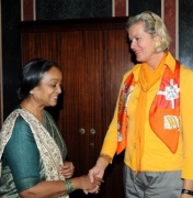 Dr. Ursula Plassnik - Abg. z. NR (re.) begrüßt Meira Kumar - Präsidentin des indischen Lok Sabha