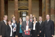 Gottfried Kneifel (6.v.li.)- Bundesrat mit Familie und Christoph Leitl (10.v.li)  - Präsident der Wirtschaftskammer Österreich
