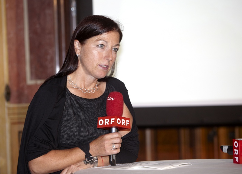 Geschaeftsfuehrerin des Nationalfonds der Republik Oesterreich Mag.a Hannah Lessing am Mikrofon.