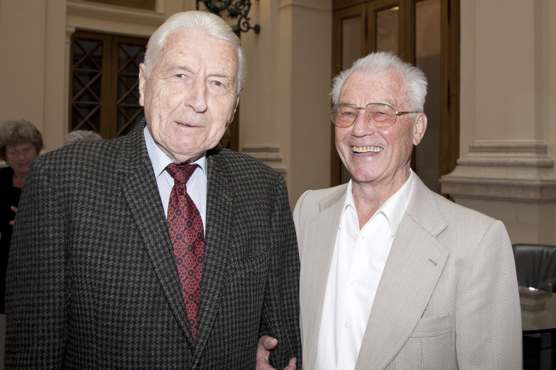 v.li. Hugo Pepper - Widerstandskaempfer; Richard Wadani - Wehrmachtsdeserteur, Ehrenobmann des Vereins Personenkomitee Gerechtigkeit für die Opfer der NS-Militaerjustiz
