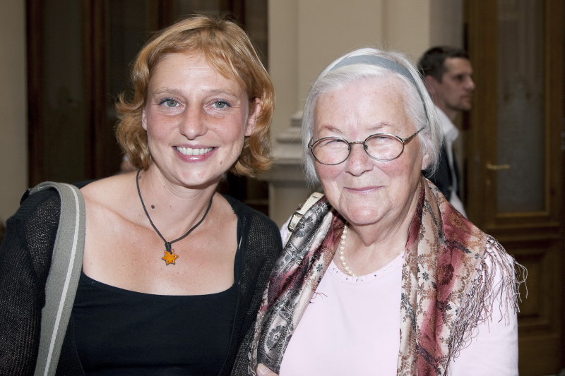 v.li. Mag. Dr. Lisa Rettl - Historikerin; Helga Emperger - Mitglied einer Widerstandsgruppe in Kaernten