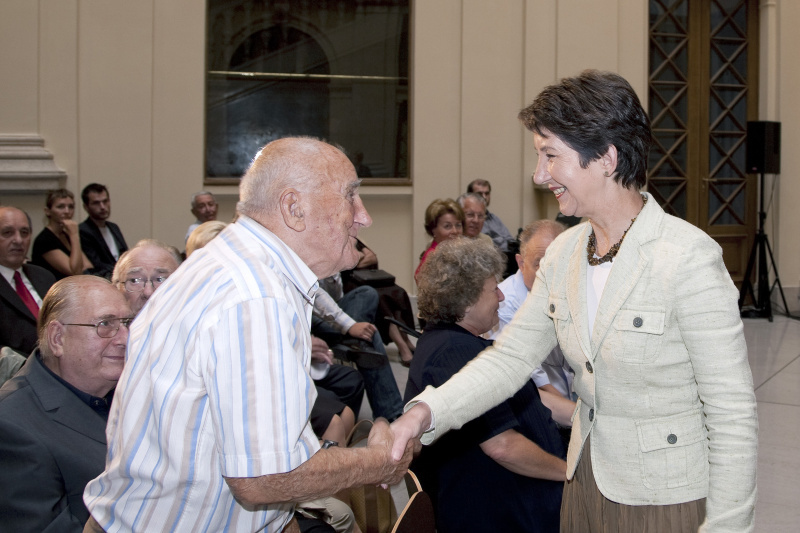 v.li. Veranstaltungsteilnehmer; Praesidentin des Nationalrates Mag. Barbara Prammer