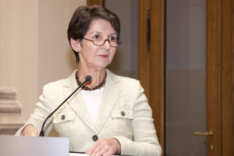 Praesidentin des Nationalrates Mag. Barbara Prammer am Rednerpult.