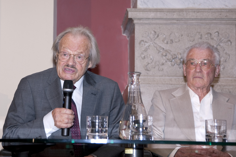 v.lre. Richard Wadani - Wehrmachtsdeserteur, Ehrenobmann des Vereins Personenkomitee Gerechtigkeit für die Opfer der NS-Militaerjustiz und Friedrich Cerha - Wehrmachtsdeserteur, Komponist