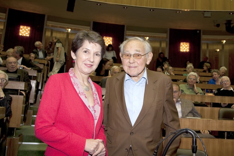 v.li. Mag. Barbara Prammer - Praesidentin des Nationalrates; Otto Tausig - Schauspieler und Regisseur