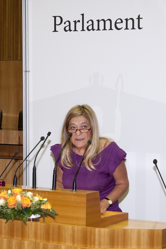 Mag. Siglinde Bolbecher - stv. Vorsitzende der Theodor Kramer Gesellschaft am Rednerpult.