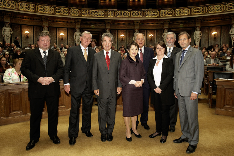 v.links: Mag. Karl A. Duffek, Dr. Hannes Androsch, Bundespräsident Dr.Heinz Fischer, Nationalratspraesidentin Mag. Barbara Prammer, Dr. Wolf Fruehauf, Mag. Andrea Kuntzl, Dr. Helmut Konrad, Dr. Johannes Hahn