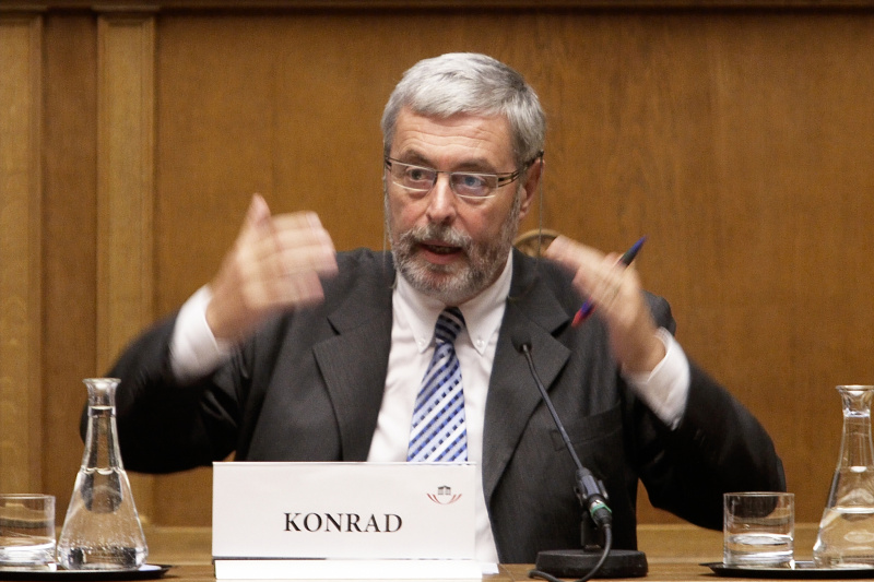 Dr. Helmut Konrad