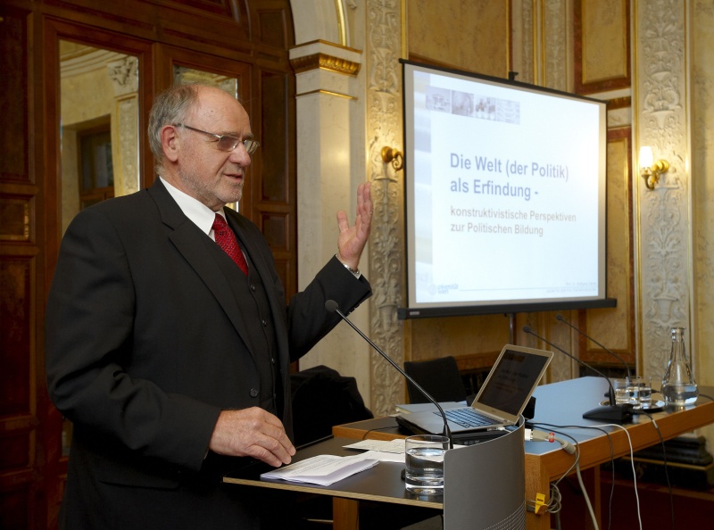 Dr. Gottfried Marckhgott am Rednerpult.