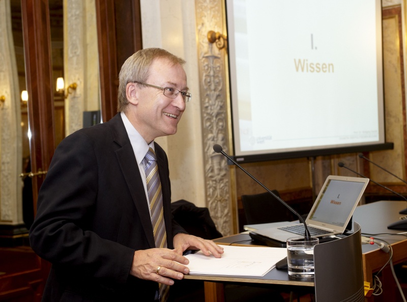 Prof. Dr. Wolfgang Sander am Rednerpult