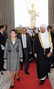 v.li Mag.a Barbara Prammer geleitet Dr. Abdullah Al Al-Sheik - Vorsitzender der saudischen Majlis Al Shura ins Parlamentsgebäude